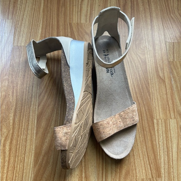 Naot Pixie Women's Tan Wedge Sandals Cork Ivory Rae Gold Size 41 - Picture 2 of 7